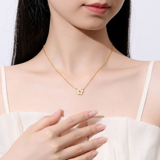 “Petal Dew” Six-Point Jade Blossom Necklace